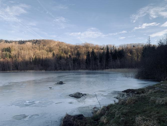 lac d'Ylay pris par la glace